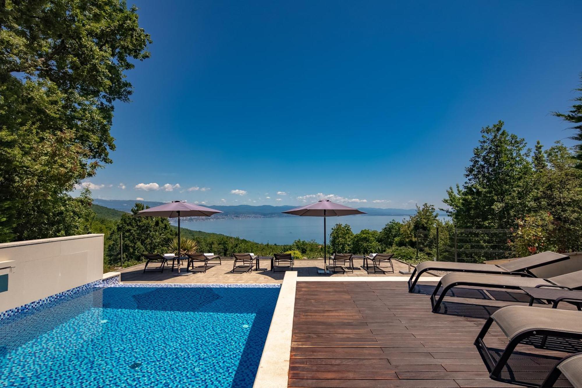 Villa Altavista - Seaview & Relax With Heated Pool & Minigolf Opatija Exterior photo