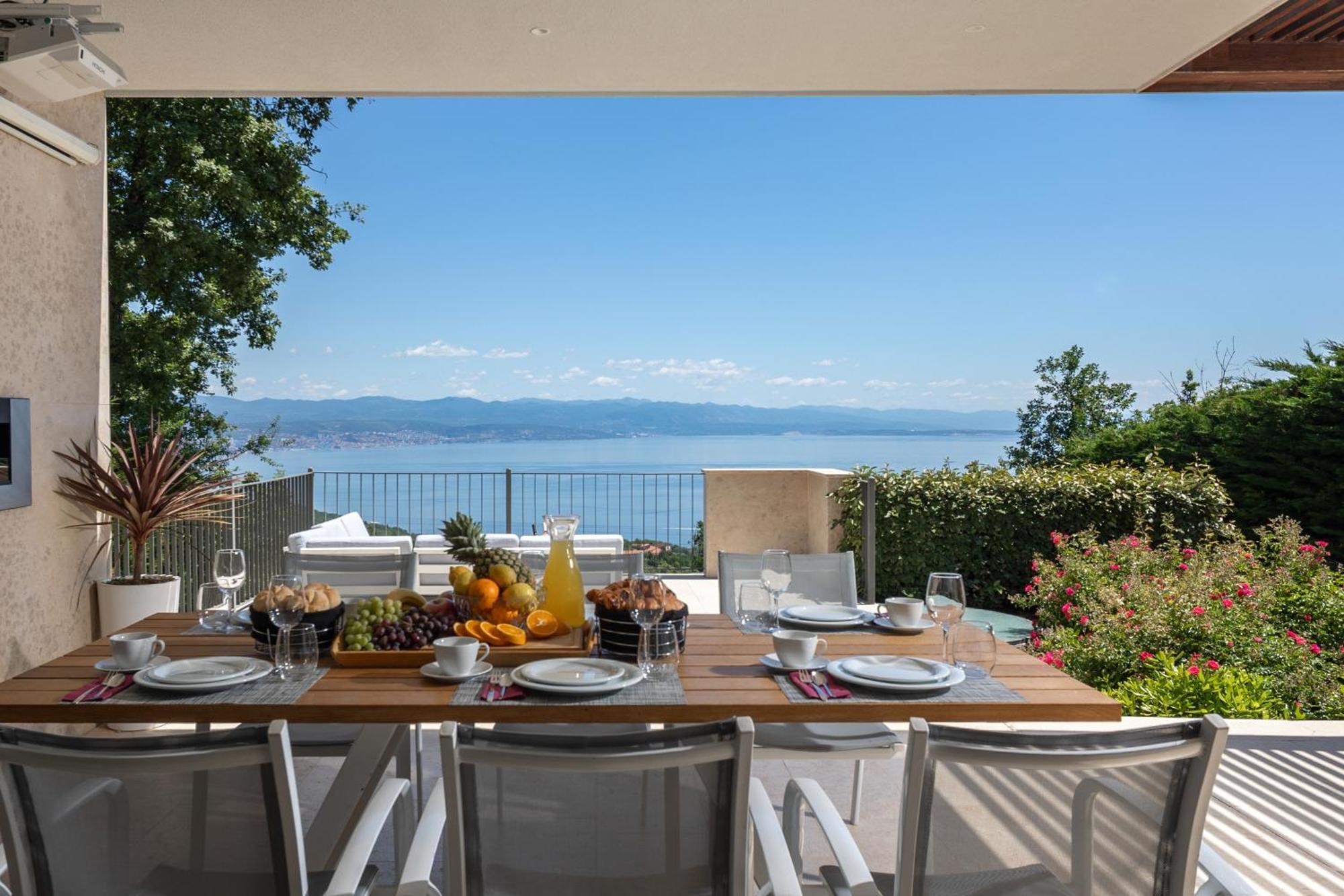 Villa Altavista - Seaview & Relax With Heated Pool & Minigolf Opatija Exterior photo