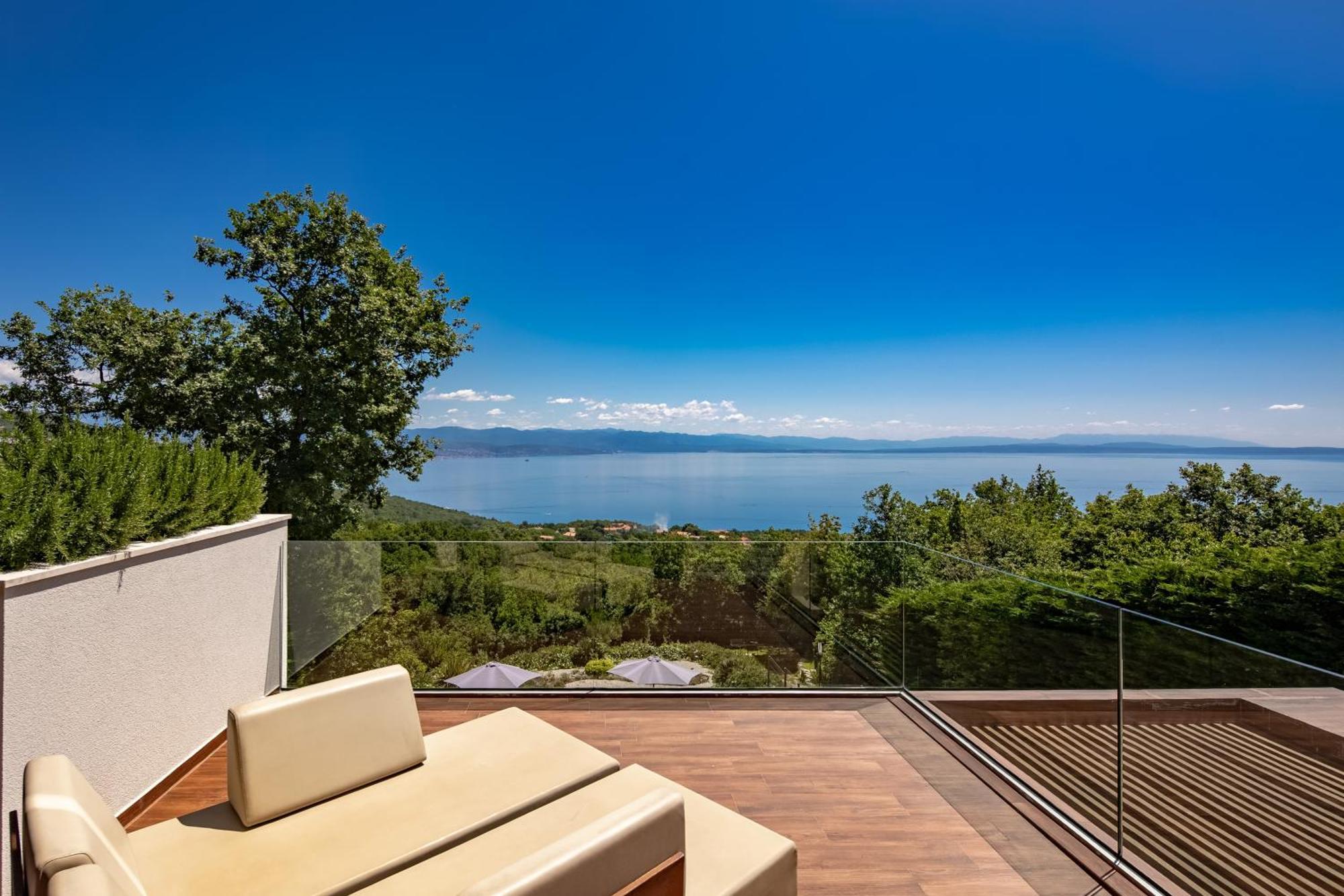 Villa Altavista - Seaview & Relax With Heated Pool & Minigolf Opatija Exterior photo