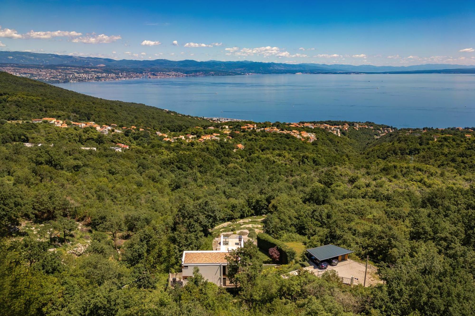 Villa Altavista - Seaview & Relax With Heated Pool & Minigolf Opatija Exterior photo